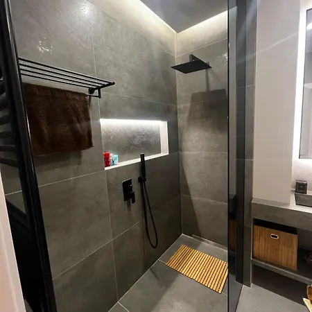 The Chic Apartment *
